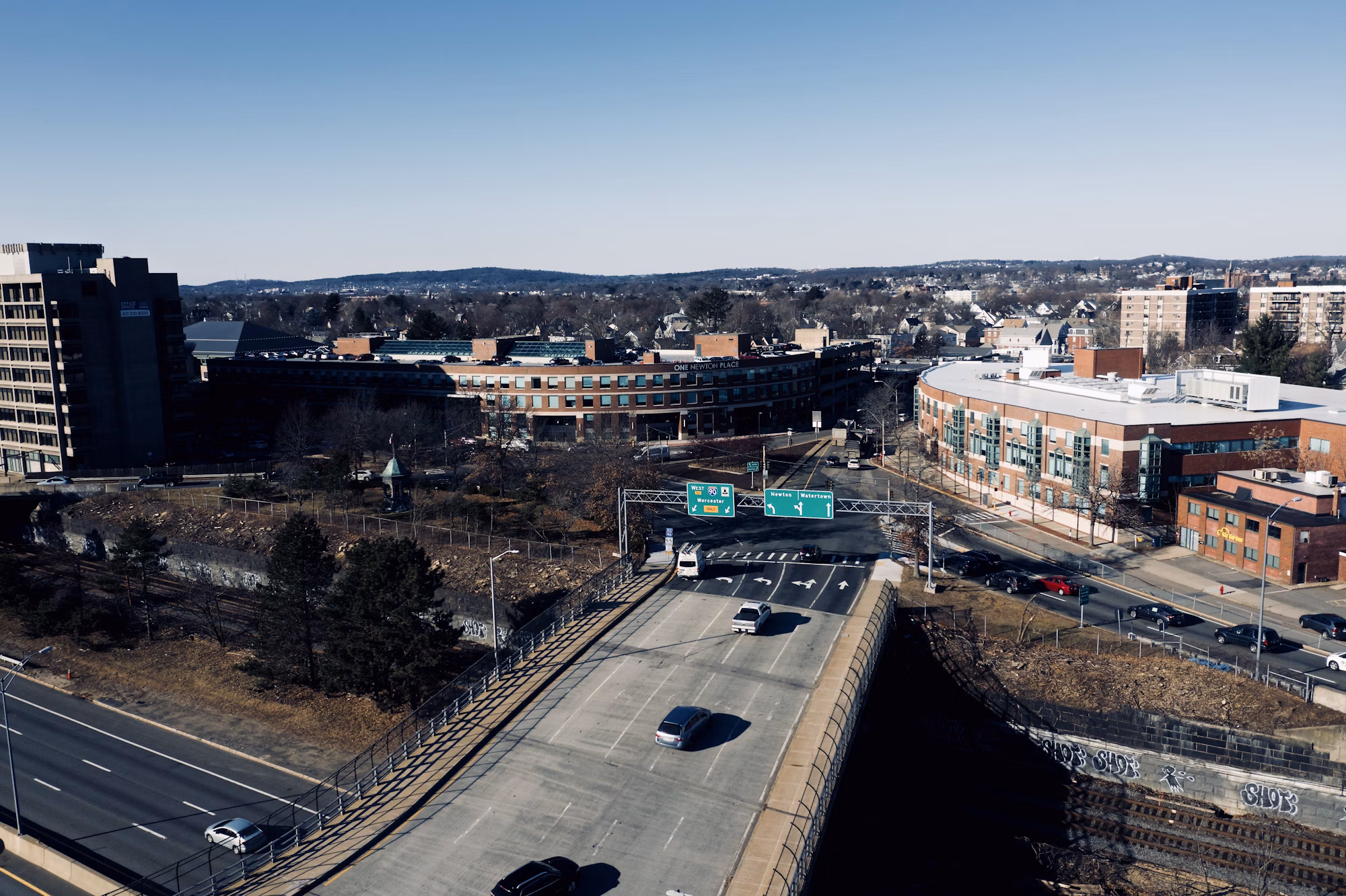 photo-1594113036809-c0341f4145d3